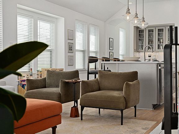 3rd image of 1201 Highcrest