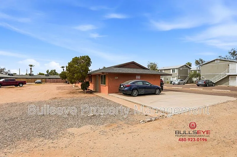 2245 W Glenrosa Ave #2