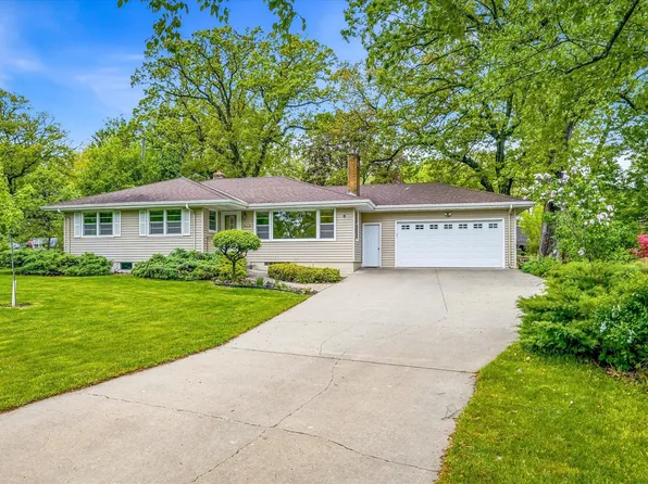 1638 Glenview Ct, Arden Hills, MN 55112