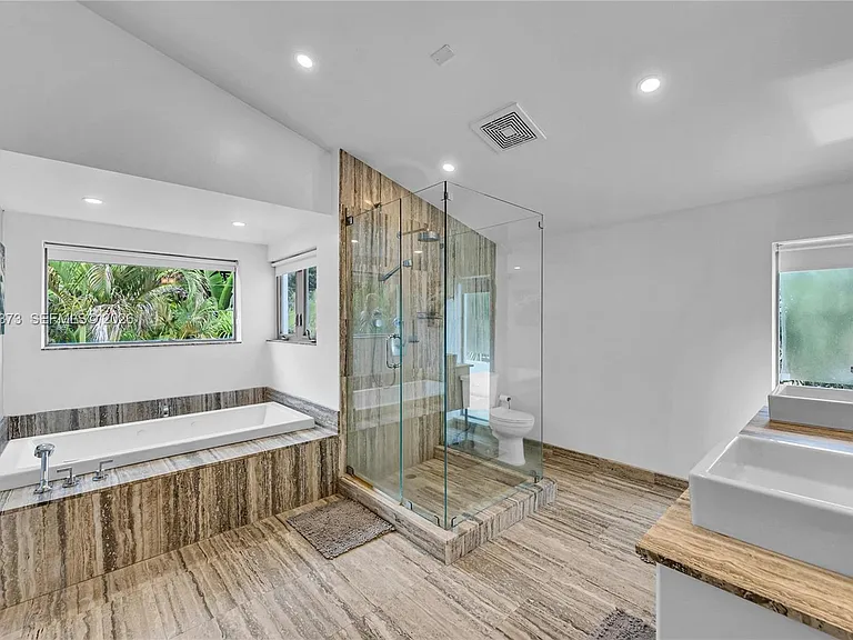 1511 NE 4th Pl #0 — Photo 7