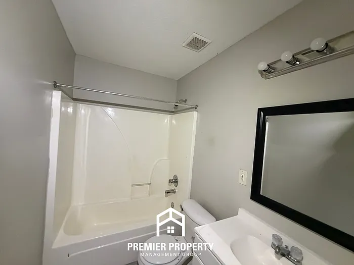7823 Wolf Hollow Dr — Photo 17