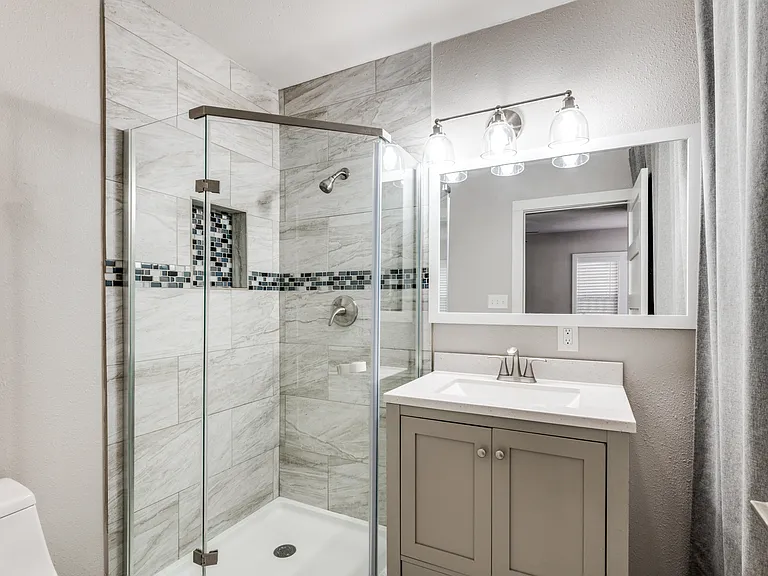 4229 Valentine St — Photo 11