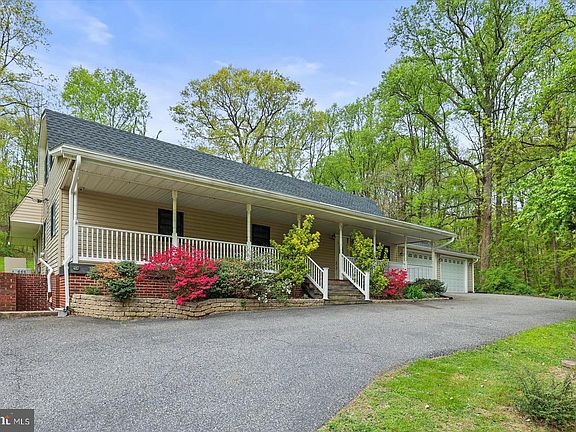3rd image of 1426 Ridge Rd