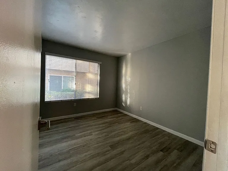 1137 Arbor Ln — Photo 6
