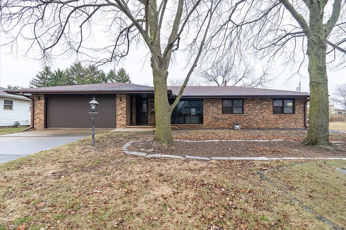 625 Bradley Dr photo 1