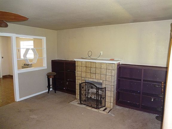 2nd image of 209 N Grand Ave
