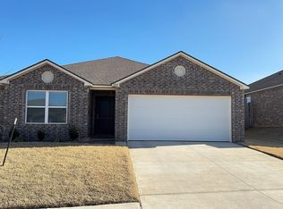 9704 Laredo Ln, Yukon, OK 73099