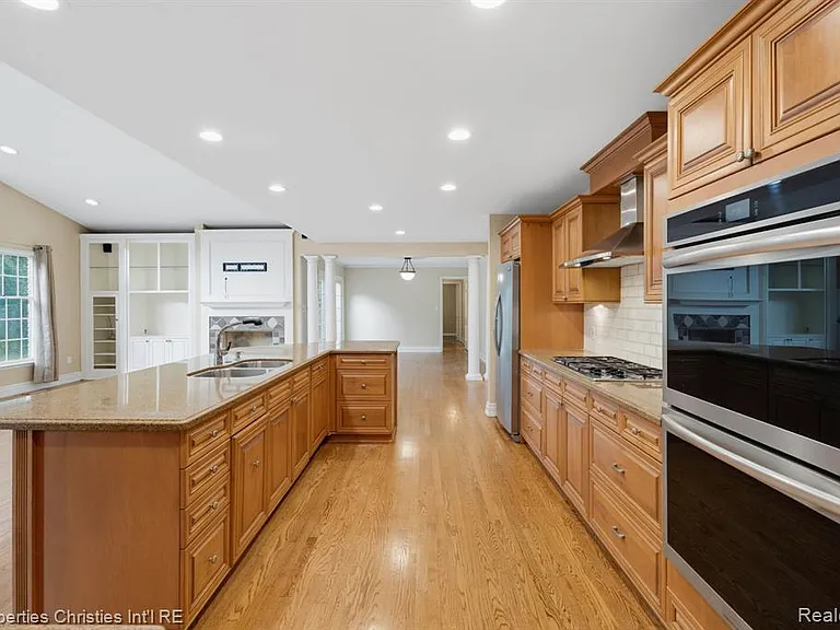 1688 Northlawn Blvd — Photo 20