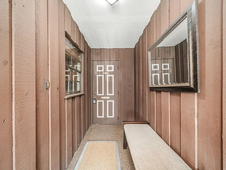 3833 Edgewater Dr — Photo 6