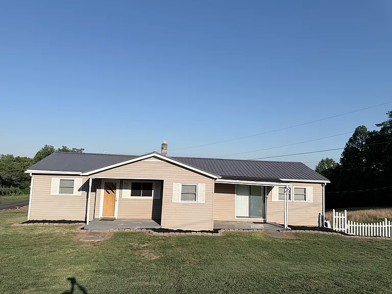2048 Harmon St — Photo 3
