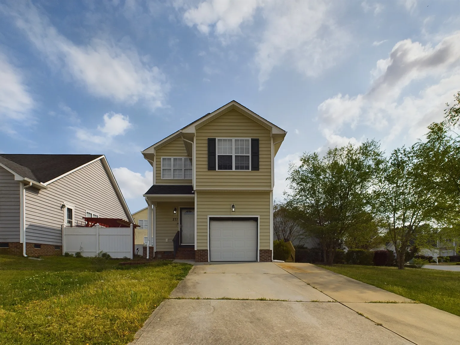 3 bed, 2.5 bath, 1490 sqft, $1,750 — Photo 1