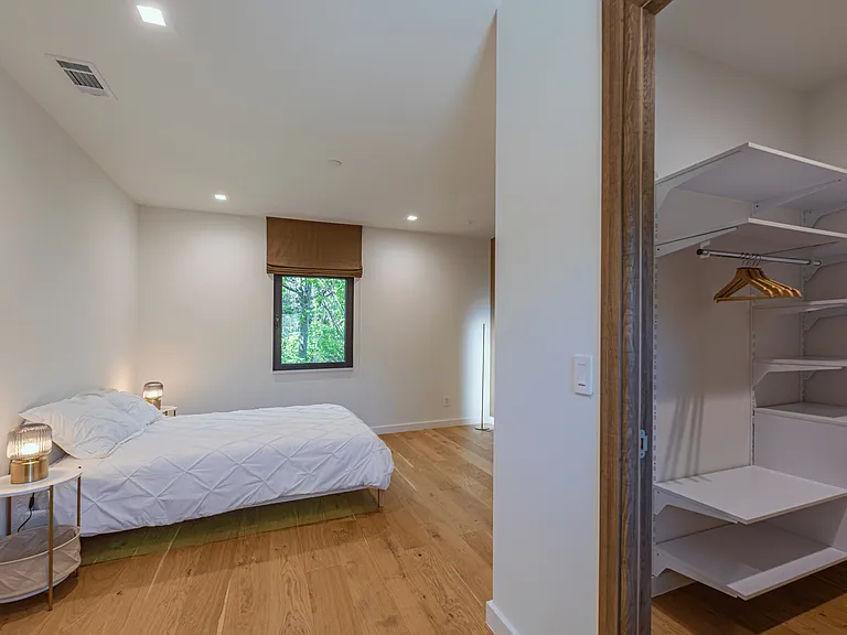 2806 Geronimo Trl — Photo 12