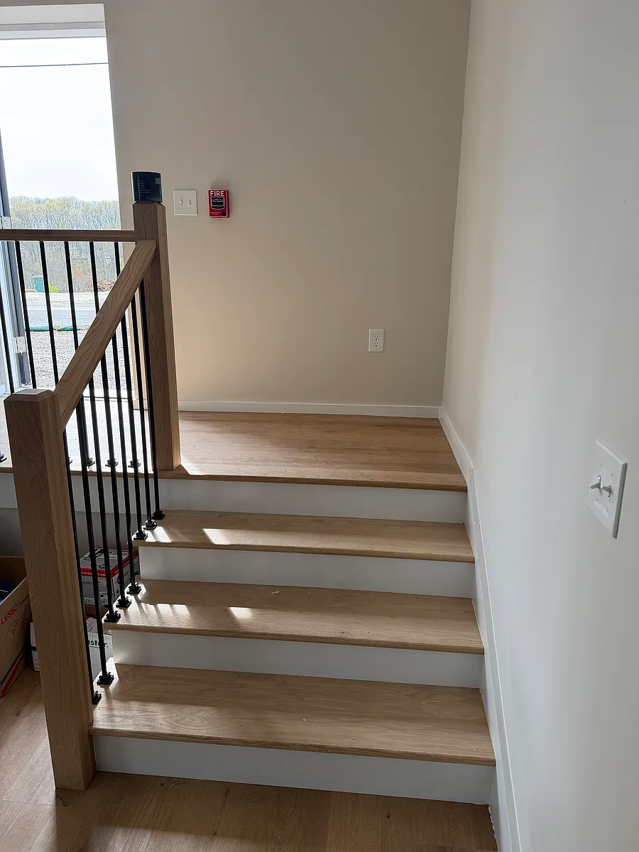 Building Photo - 1568 Lonsdale Ave #1