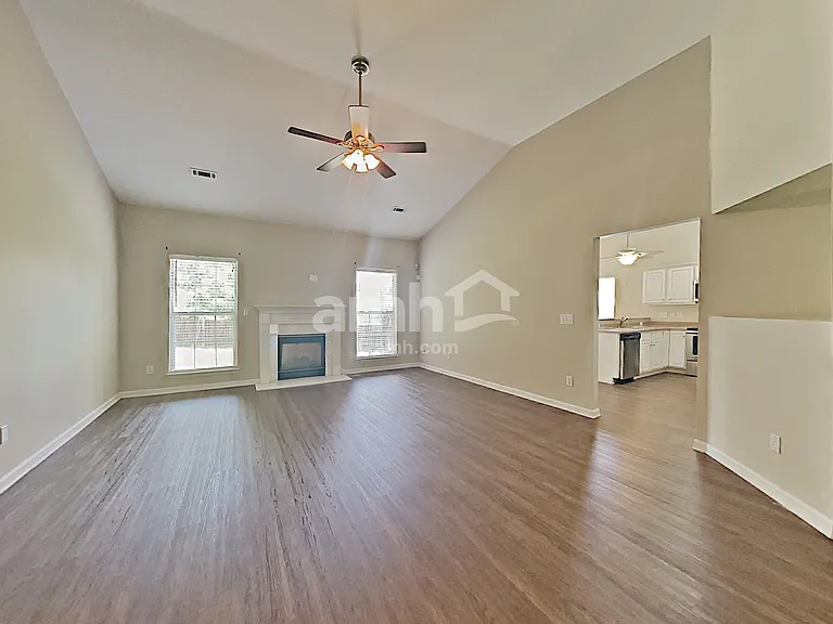 1523 Cardinal Ln — Photo 5