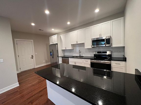 4th image of 4645 N Malden St #2