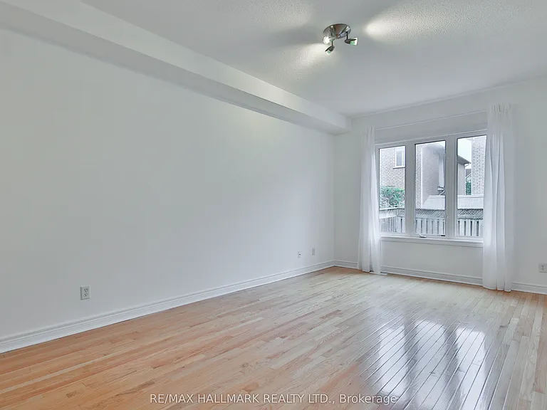 15 Briarglen Rd — Photo 11