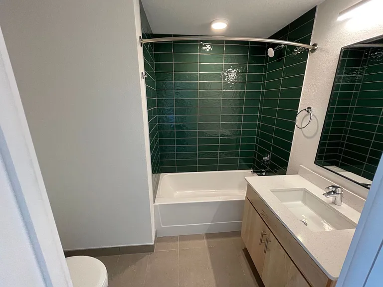 3333 Hennepin Ave — Photo 17