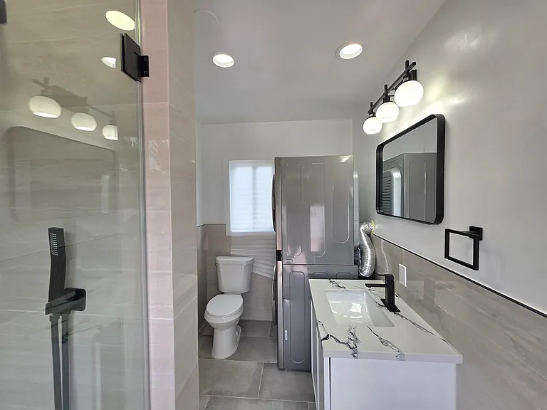 7523 Darby Ave — Photo 25