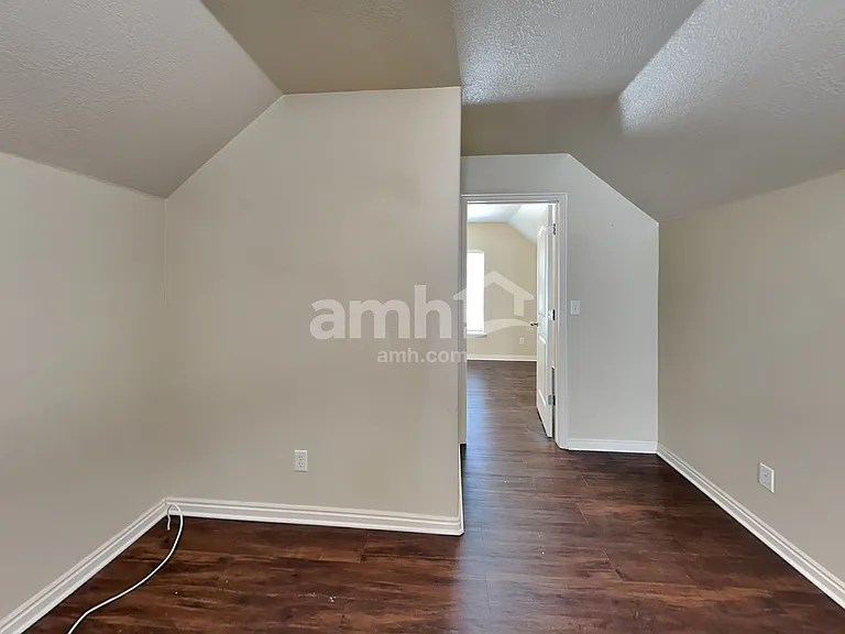 1444 S 50 W — Photo 19