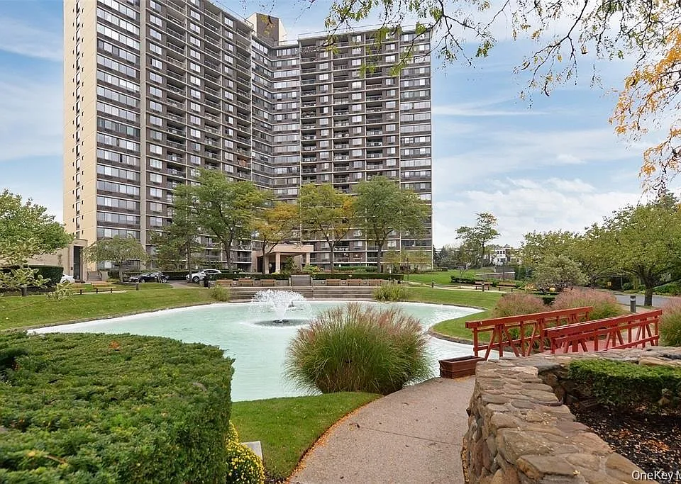 2 Bay Club Dr