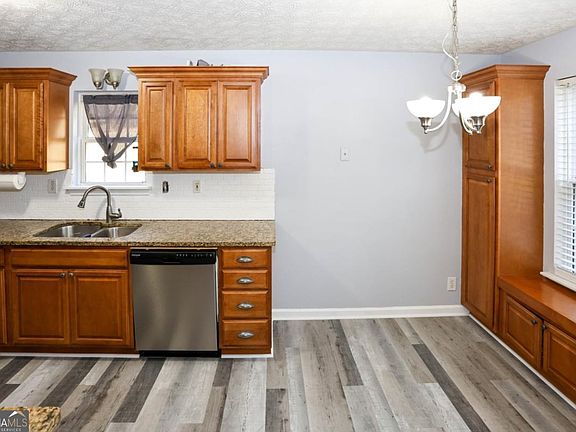 4th image of 132 Poplar Way