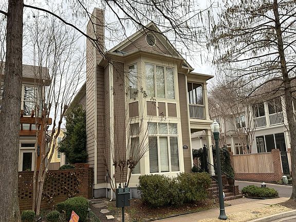 3rd image of 847 Harbor Bend Rd