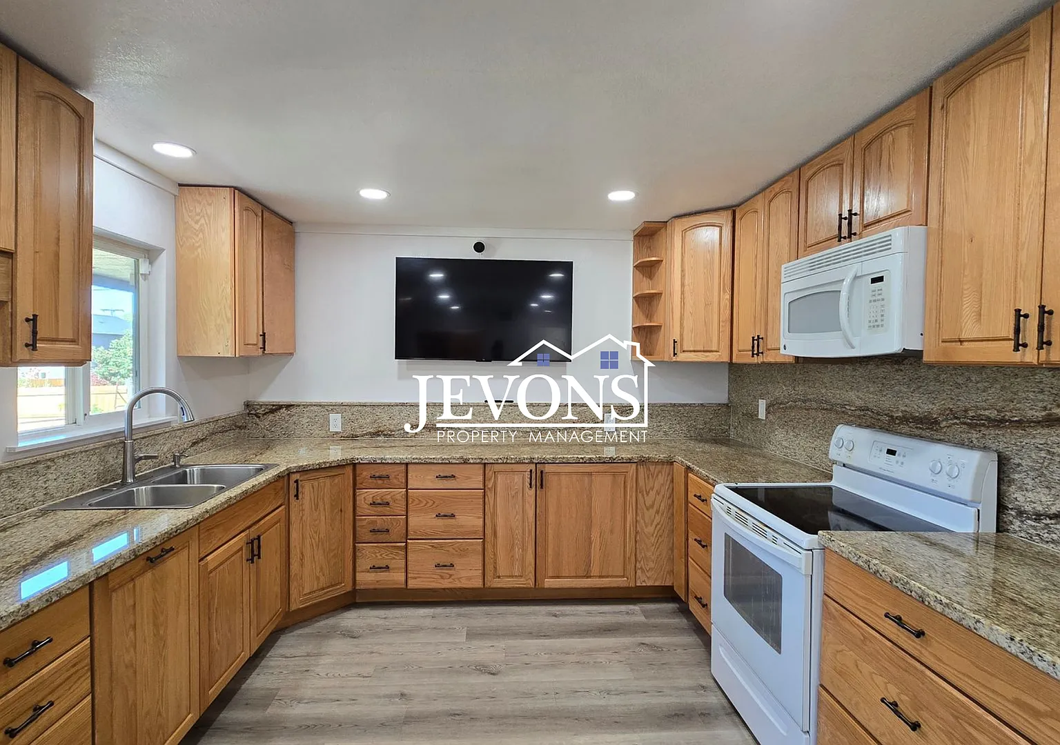 Coming Soon! Spacious 4BR/3BA Home in Yakima with Bonus Room/Office — Photo 1