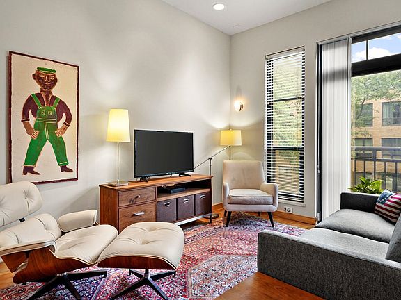 4th image of 614 W Doty St APT 205