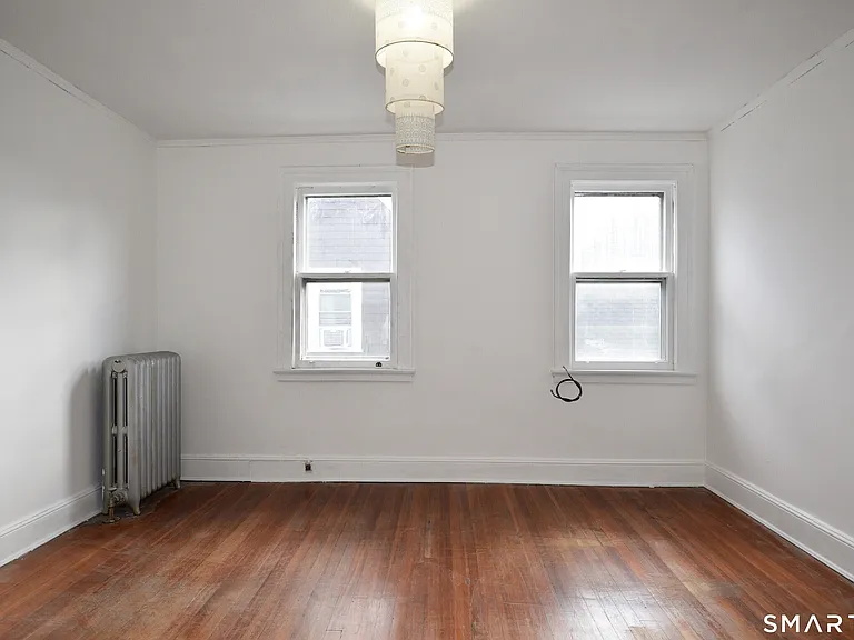 214 Quaker Ln S — Photo 13