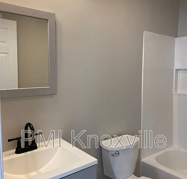 123 Ingersoll Ave #11 — Photo 7