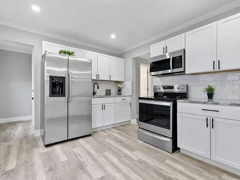 212 Greene St — Photo 11