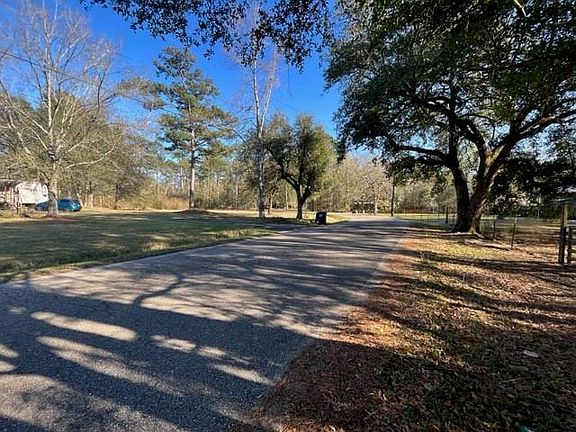 5th image of 209 John Dr