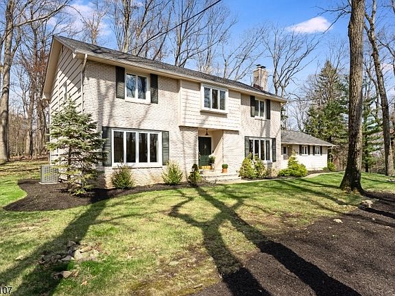 4th image of 140 Flintlock Rd