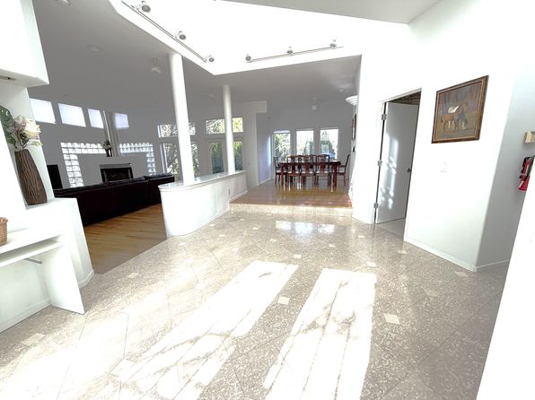 8509 NW Hazeltine St