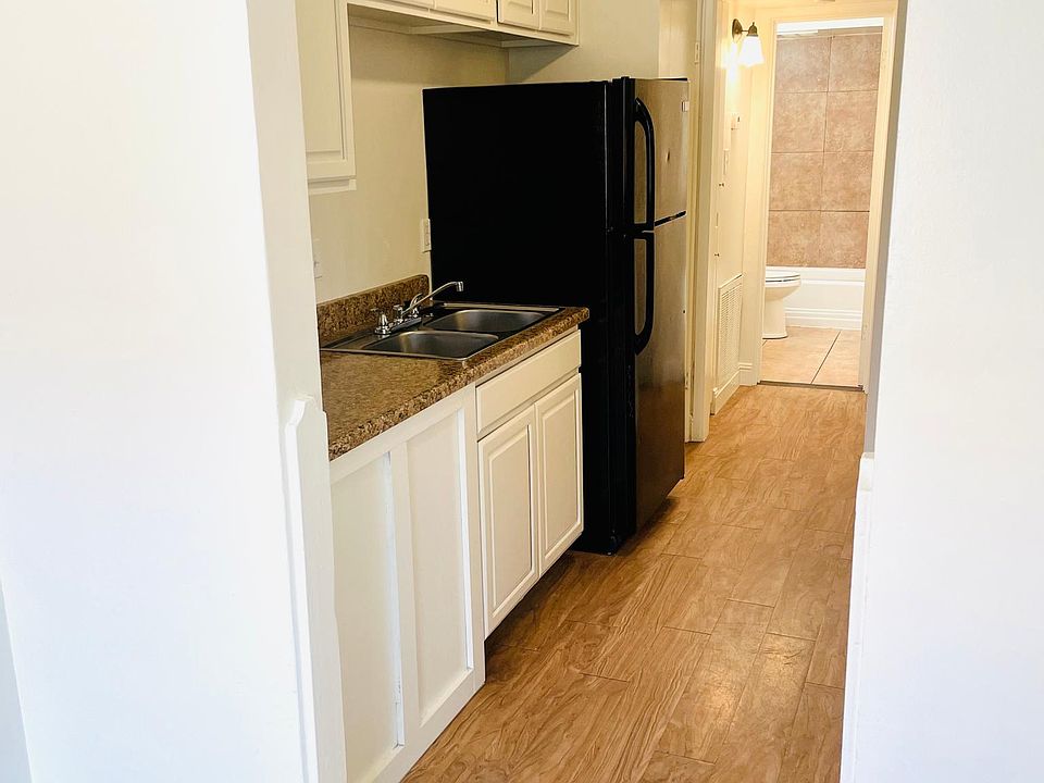 1st image of 2555 Sherwood St APT 3