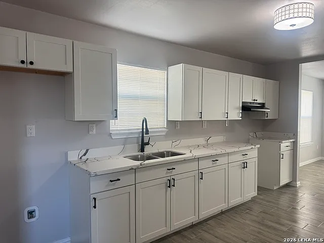 3 bed, 2.0 bath, 1112 sqft, $1,800 — Photo 3