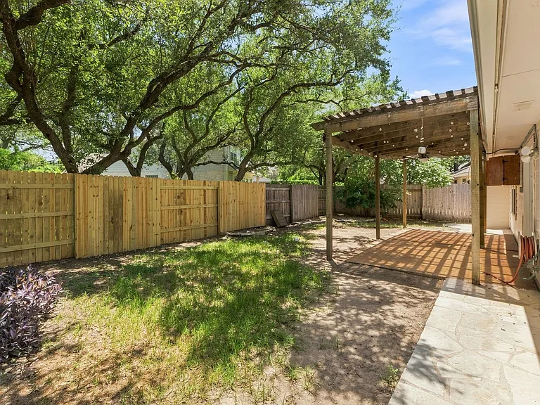 1310 Brighton Bend Ln — Photo 29