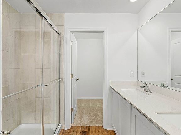 5th image of 176 Blackstone Dr