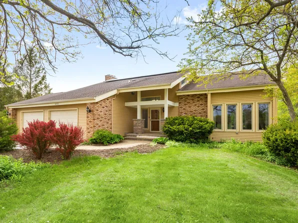 6320 Rowland Rd, Huntley, IL 60142