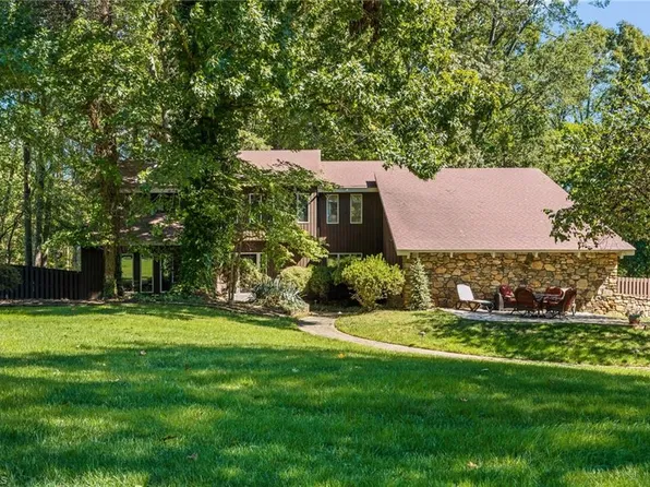 5114 Hedrick Dr, Greensboro, NC 27410