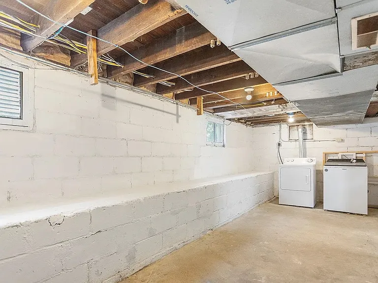 408 Van Raalte Ave — Photo 23