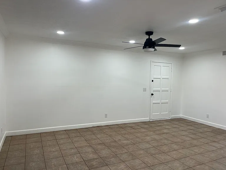 1063 Alta Mira Dr #B — Photo 11
