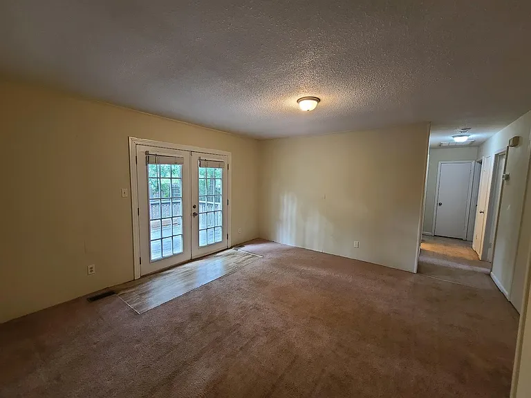 612 Platinum St — Photo 17
