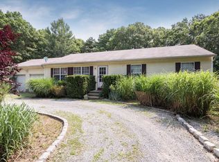 31 Locust Ave S, Medford, NY 11763