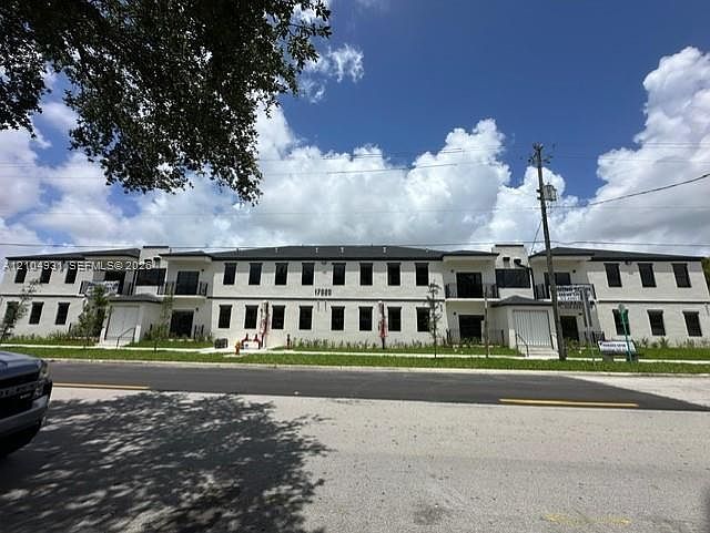 1st image of 17020 SW 104th Ave #105