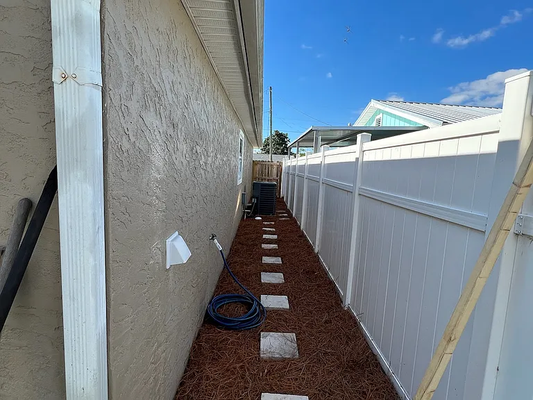 157 Oleander Cir — Photo 20