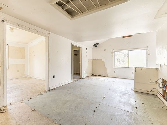 3rd image of 6057 Gulick Rd