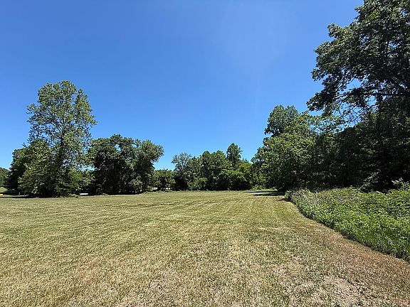 5th image of 527 Riviera Dr