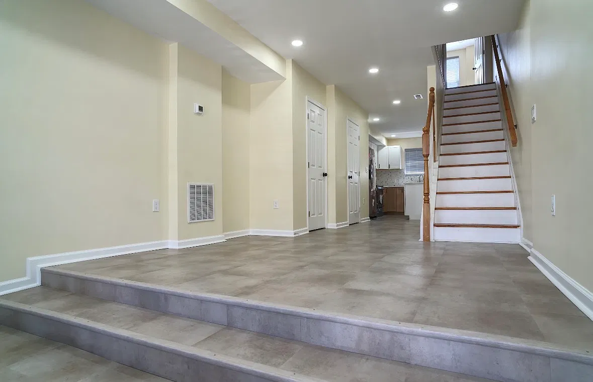 3 bed, 1100 sqft, $2,500 — Photo 4