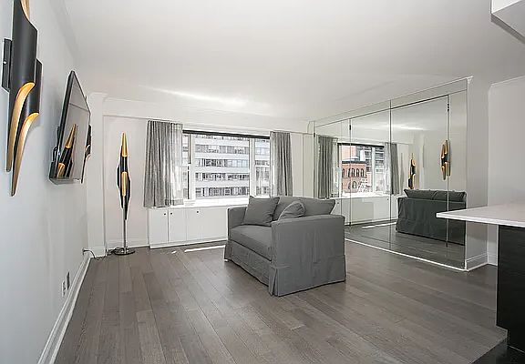 2nd image of 224 E 60th St APT 9G